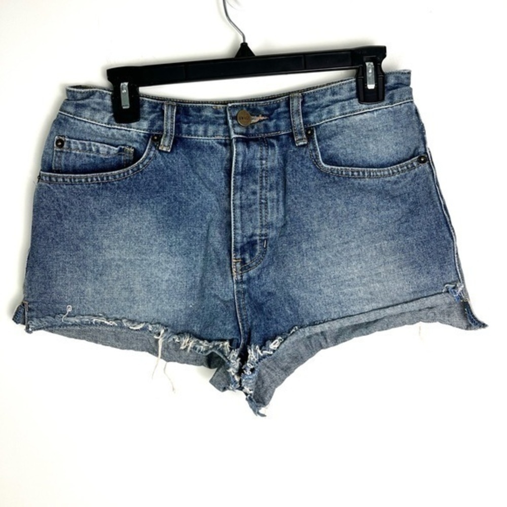 Amuse Society womens size 28 high rise frayed hem jean shorts